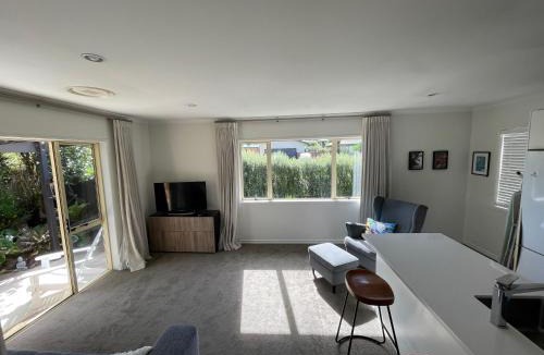 Papamoa Beach Apartment | Guesthouse in Papamoa Beach