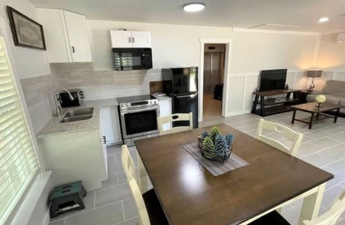 Hortense House | GuestHouse In Waverly Forest