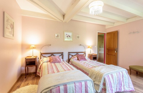Habas House | Guesthouse 'Jardin' with Shared Pool, Wi-Fi, and Air Conditioning