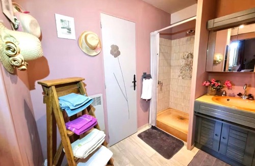 Cauge Bed & Breakfast | Guesthouse 'Les Bosquets Chambre d'Hôtes' with Shared Terrace, Garden, and Wi-Fi
