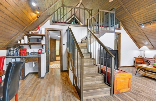 Gruene House | Guesthouse less than a mile from Gruene Hall! Sleeps up to 4! Private Hot Tub