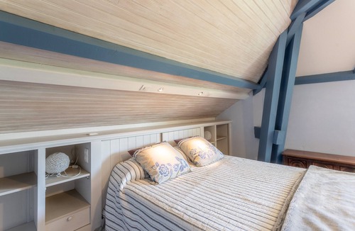 Habas House | Guesthouse 'Ocean' with Shared Pool, Wi-Fi, and Air Conditioning