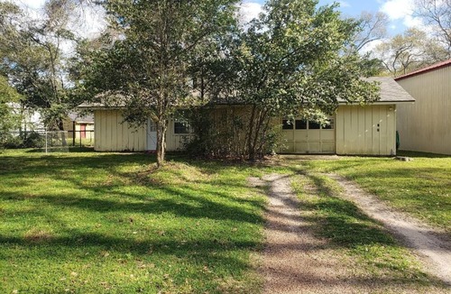 Montgomery House | Guesthouse on private property near Lake Conroe