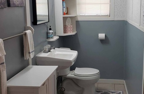Montgomery House | Guesthouse on private property near Lake Conroe