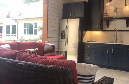 Mineola House | Guesthouse with a pool!