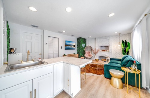 Southwest House | Guesthouse with Fenced Yard- Palm Wave Says