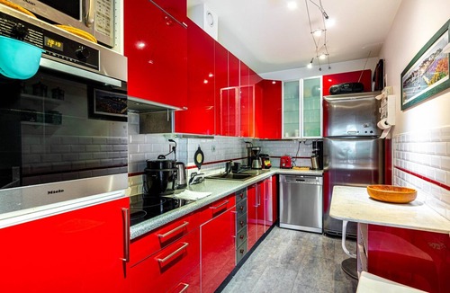 Plaisance House | GuestReady - Spacious stay with terrace and views