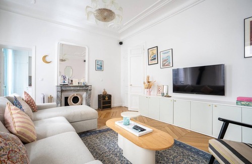 Quartier de la Porte-Saint-Denis Apartment | GuestReady - A classic touch of Parisian glamour