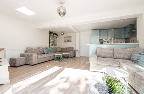 Eccles Apartment | GuestReady - A Haven by the River