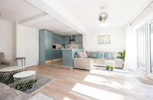 Eccles Apartment | GuestReady - A Haven by the River