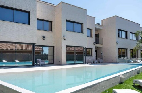 Masnou Apartment | GuestReady - April Rose Pool Apartments 2.7