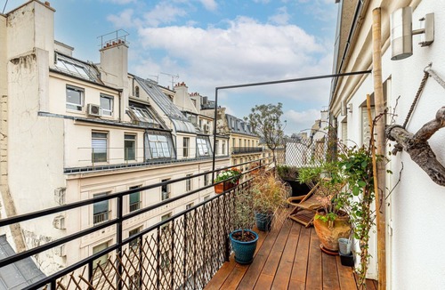 Quartier de Rochechouart Apartment | GuestReady - Balcony Apt Stay