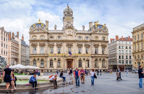 Villette - Maisons Neuves Apartment | GuestReady - Beautiful minimalist central flat