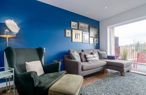 Woolwich Apartment | GuestReady - Blue essence with balcony in Woolwich
