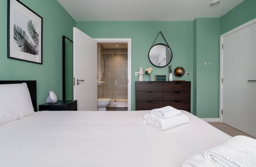 Woolwich Apartment | GuestReady - Blue essence with balcony in Woolwich