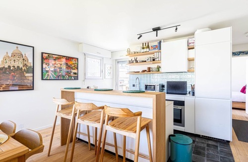 Gare Apartment | GuestReady - Bright and Chic Retreat with Balcony
