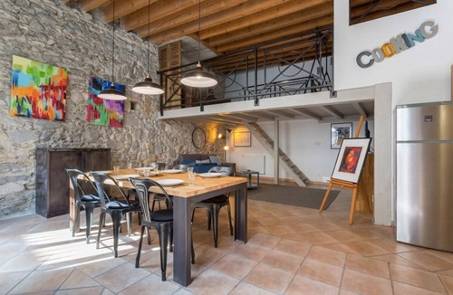 Griffon - Royale Apartment | GuestReady - bright and modern Croix-Paquet loft