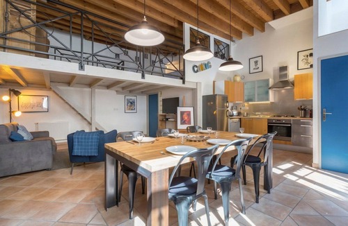 Griffon - Royale Apartment | GuestReady - bright and modern Croix-Paquet loft