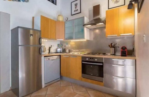 Griffon - Royale Apartment | GuestReady - bright and modern Croix-Paquet loft