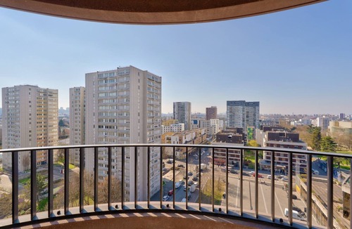 Bobigny Apartment | GuestReady - Bright Escape with City Views