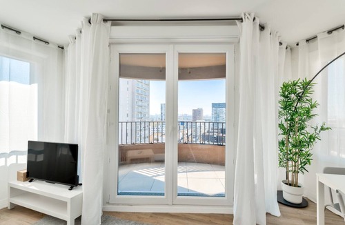 Bobigny Apartment | GuestReady - Bright Escape with City Views