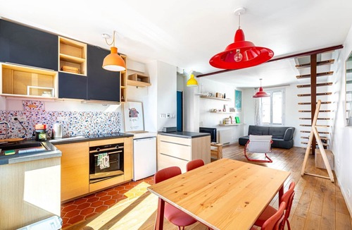 Les Puces de Saint-Ouen Apartment | GuestReady - Bright Haven for Four