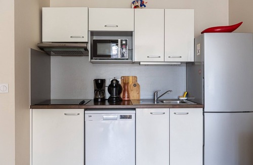 Saint Genes Apartment | GuestReady - Bright in the center