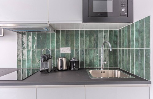 Chartrons Apartment | GuestReady - Bright modern studio, fast wifi