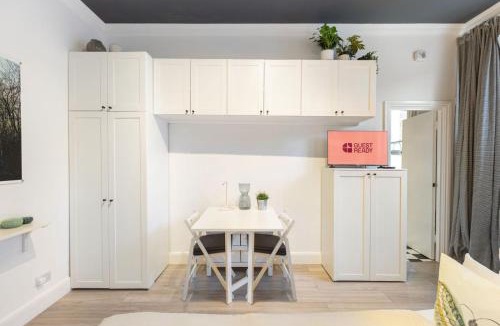 Addison Apartment | GuestReady - Charming Brook Green Studio