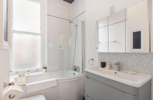 Addison Apartment | GuestReady - Charming Brook Green Studio