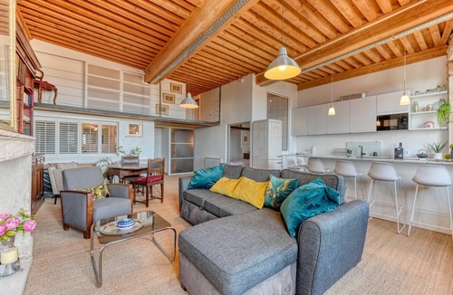 Griffon - Royale Apartment | GuestReady - Classy Apt with Mezzanine in Lyon