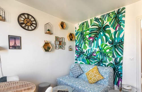 Drancy Centre Apartment | GuestReady - Colourful and Spacious Apt in Drancy