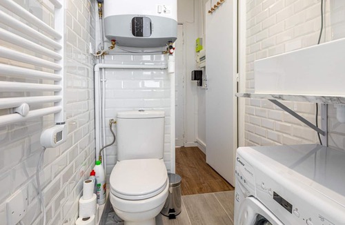Drancy Centre Apartment | GuestReady - Colourful and Spacious Apt in Drancy