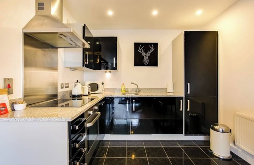 Peninsula Apartment | GuestReady - Comfort by the Thames