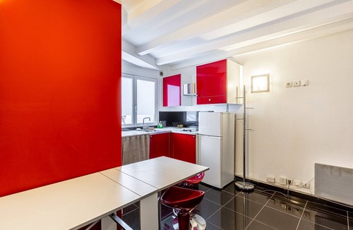 Strasbourg -Saint-Denis Apartment | GuestReady - Cosy and Central in Le Marais