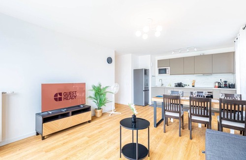 Villejuif Apartment | GuestReady - Cosy comfort with balcony