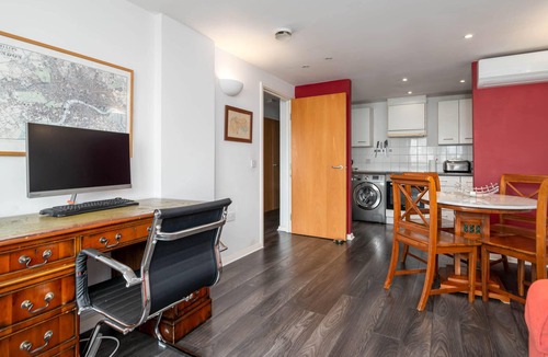 Sands End Apartment | GuestReady - Cosy Flat by the River