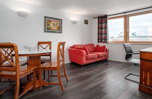 Sands End Apartment | GuestReady - Cosy Flat by the River