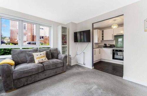 Niddrie Apartment | GuestReady - Edinburgh Elegant home