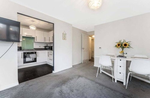 Niddrie Apartment | GuestReady - Edinburgh Elegant home