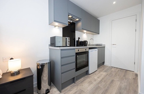 Vauxhall Apartment | GuestReady Essential - Studio in Liverpool
