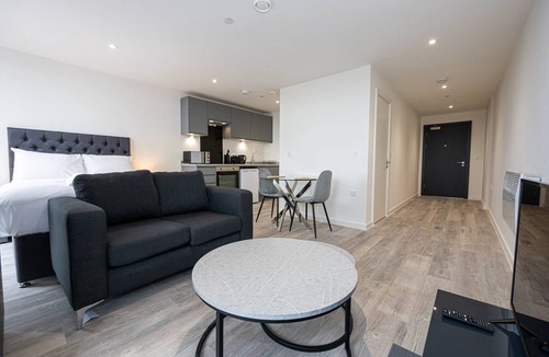 Vauxhall Apartment | GuestReady Essential - Studio in Liverpool