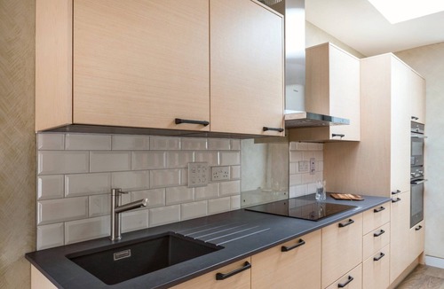 Chatham House | GuestReady Essential - Modern home with garden