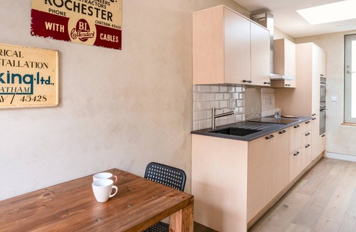 Chatham House | GuestReady Essential - Modern home with garden