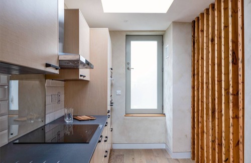 Chatham House | GuestReady Essential - Modern home with garden