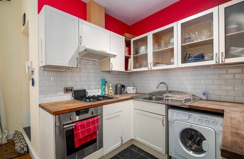 Camberwell Green Apartment | GuestReady - Former Pub Flat