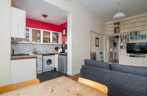 Camberwell Green Apartment | GuestReady - Former Pub Flat