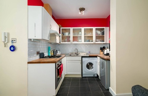 Camberwell Green Apartment | GuestReady - Former Pub Flat