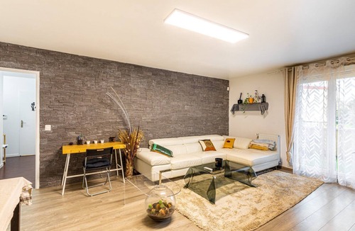 Neuilly-sur-Marne Apartment | GuestReady - Grey Sunshine near Parc du Croissant