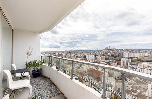 Quartier de la Chapelle Apartment | GuestReady - High-Rise Haven with Attractive Views